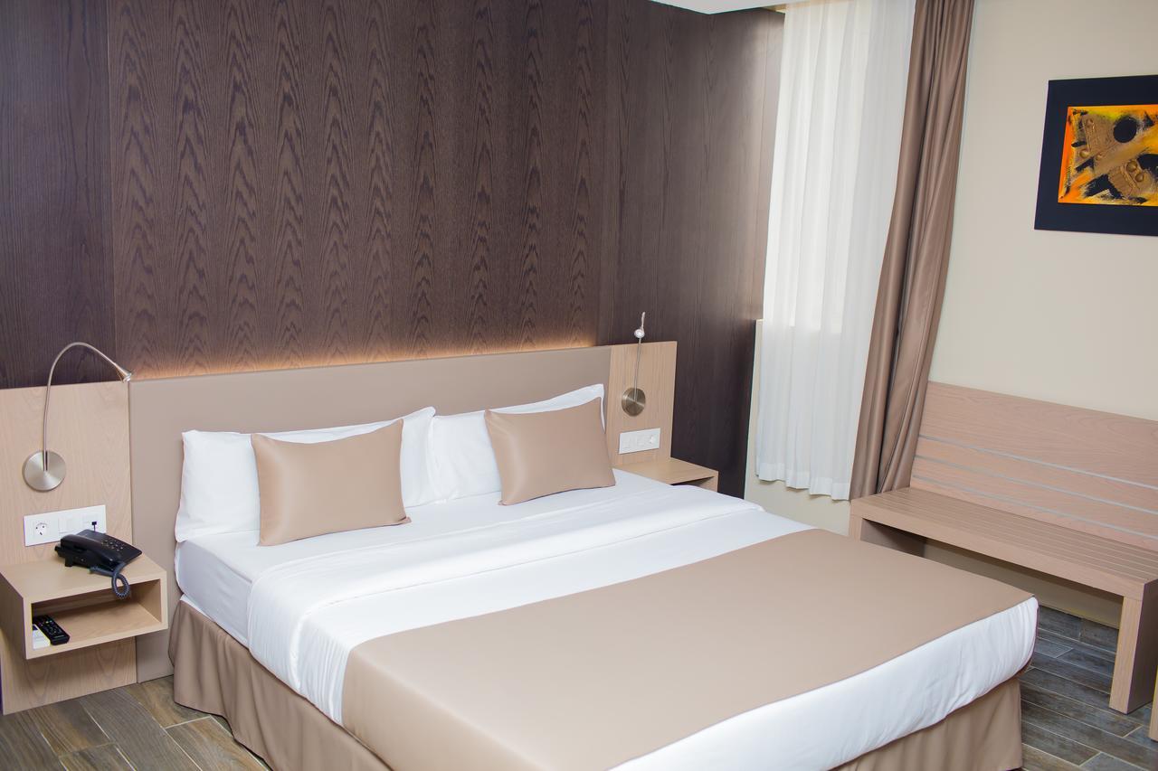 Fly Hotel リーブルヴィル エクステリア 写真