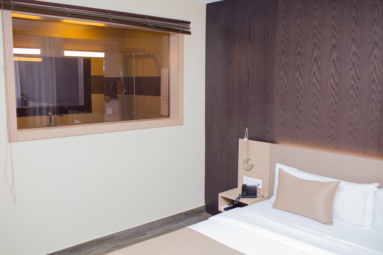 Fly Hotel リーブルヴィル エクステリア 写真